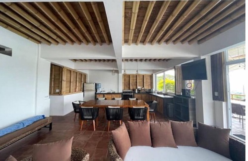 Santa Rosa House | Hermosa Casa Bamboo Con Vistas!