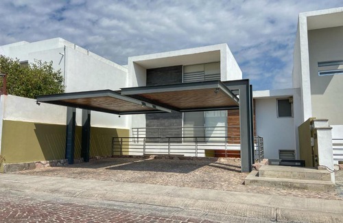 Juriquilla House | Hermosa casa con jacuzzi en Juriquilla