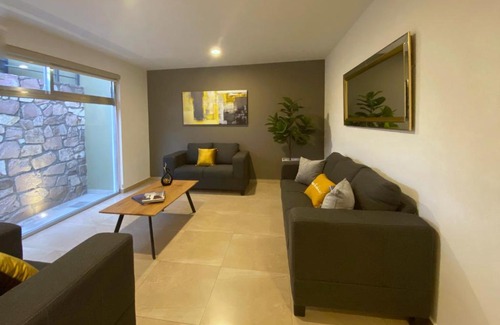 Juriquilla House | Hermosa casa con jacuzzi en Juriquilla