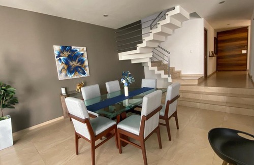 Juriquilla House | Hermosa casa con jacuzzi en Juriquilla