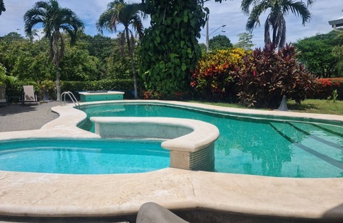 Coyolar Villa | Hermosa Casa con vista al bosque