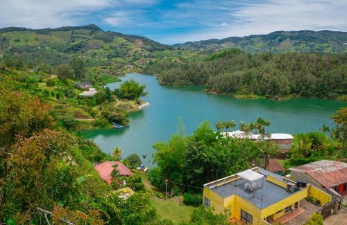Guatape House | Hermosa casa de campo en GUATAPÉ