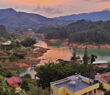 Guatape House | Hermosa casa de campo en GUATAPÉ