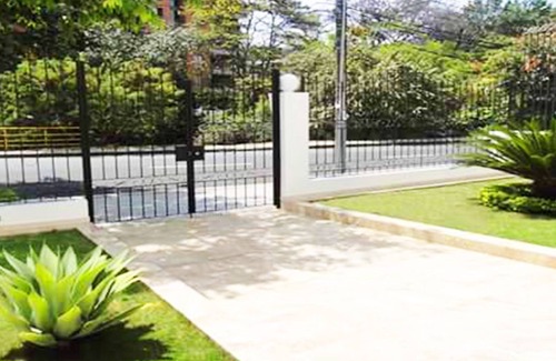 Cali House | Hermosa Casa Frente a la Ribera del río Cali