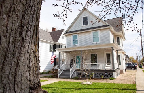 Geneva House | Heron Hideaway Game Room + Walk to HWS & Lake