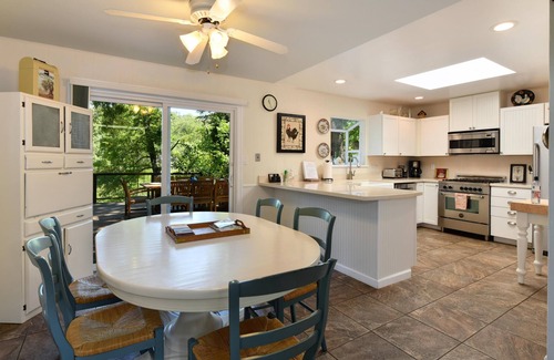 Healdsburg Cottage | Heron House-Complimentary wine tasting at Croix included!