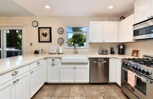 Healdsburg Cottage | Heron House-Complimentary wine tasting at Croix included!