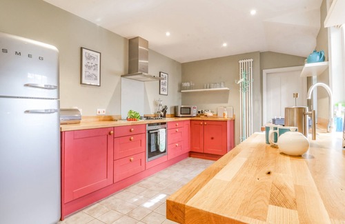 Southwold Cottage | HERON HOUSE, SOUTHWOLD, pet friendly, with open fire in Southwold