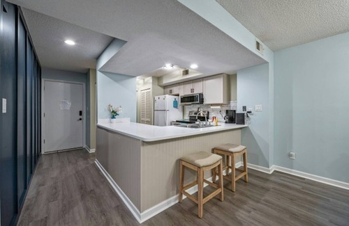 The Dunes Condo | Heron Pointe D4 - 5 minute walk to beach-Indoor Pool