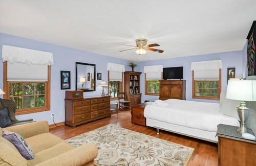 Leesville House | Herons Flight Sleeps 6