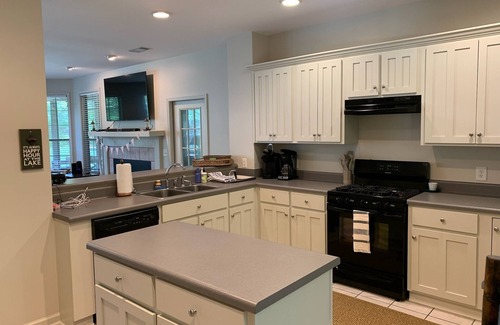 Coosa County House | Heron’s Hideaway- Charming cedar home on Lake Martin with flat lot and dock