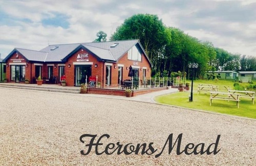 Kirkmichael Resort | Herons Mead Touring Park and Fishing Lakes - Plot 18