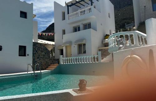 Piskopiano House | Hersonisos - Sleeps 15 - Parking - Pool - Garden