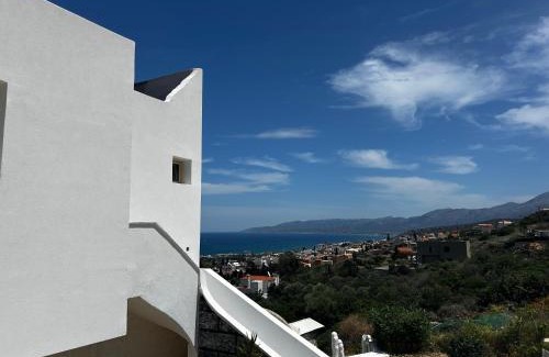 Piskopiano House | Hersonisos - Sleeps 15 - Parking - Pool - Garden