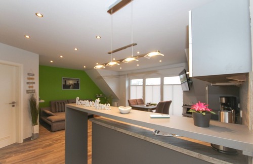 Norddeich Apartment | Herzlich Willkommen in dem Geräumigen Neubau Ferienwohnung Am Kutterhafen II
