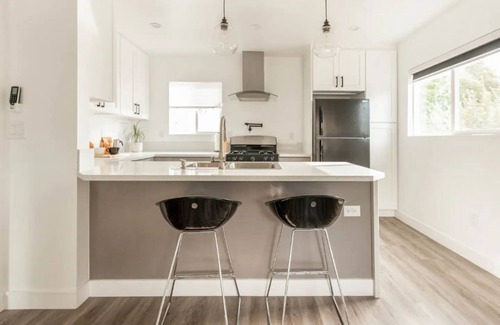 Los Angeles House | HexHaus, a Bright & Modern Newly Renovated Home with Free Parking