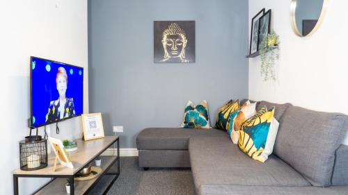 Everton House | Heyes House - Air Host & Stay - Free parking - Contractor Friendly