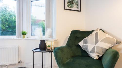 Everton House | Heyes House - Air Host & Stay - Free parking - Contractor Friendly