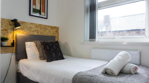Everton House | Heyes House - Air Host & Stay - Free parking - Contractor Friendly