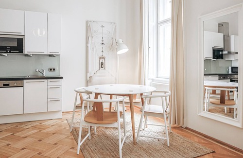 Innere Stadt Apartment | HeyMi Apartments Stephansdom