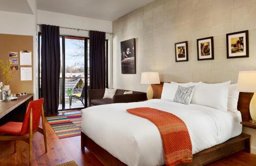 East Cesar Chavez Hotel | Heywood Hotel
