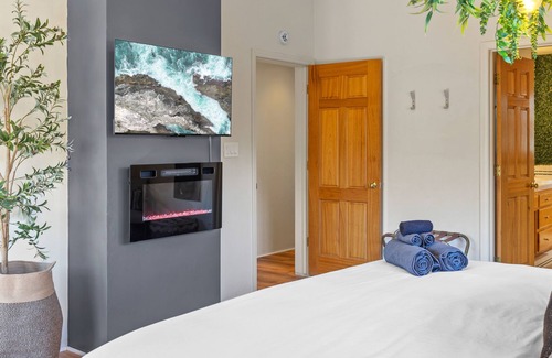 Tehachapi Cabin | HGTV Cabin|18 Acres *Hot Tub/Game Room* Sleeps 12