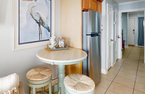 Folly Field Apartment | HH Beach & Tennis 302AR