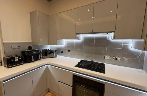 Fishponds Apartment | Hi spec Victorian apartment with Rooftop Hot tub