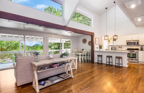 Hiawassee Ski Chalet | Hiawassee Chalet | Pet Friendly I Enclosed Patio/1m to Marina