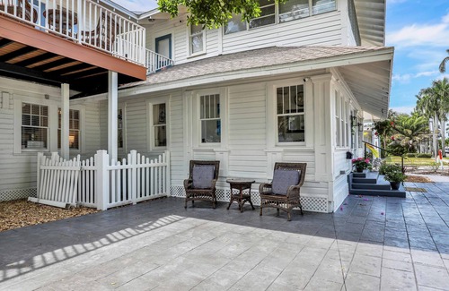 Fort Myers River District House | Hibiscus House Bed Breakfast Citrus Room