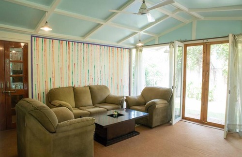 Varanasi House | HIBISCUS - Nature & Lush - A Luxury Cottage