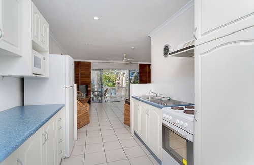 Palm Cove Apartment | Hibiscus On Palm Cove at Marlin Waters