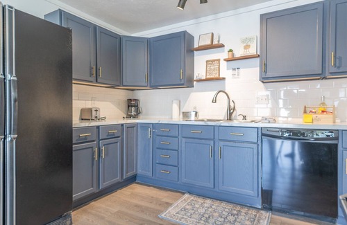 Douglas House | Hickory Cottage: Cozy 2-Bedroom in Douglas, MI, close to beaches, downtown, antiques and more!*