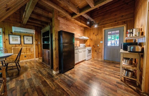 Stanton House | Hickory Hilltop Cabin - NEWLY REMODELED!