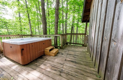 Stanton House | Hickory Hilltop Cabin - NEWLY REMODELED!