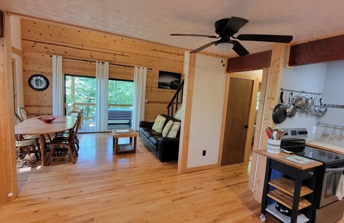 Almond Cabin | Hickory Ridge - HotTub, Hickory Ridge - HotTub - GSMNP, NOC, Train and Fontana Lake