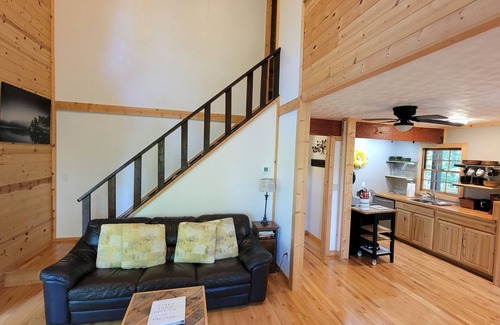 Almond Cabin | Hickory Ridge - HotTub, Hickory Ridge - HotTub - GSMNP, NOC, Train and Fontana Lake