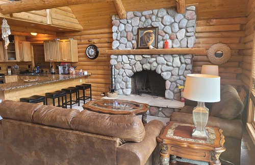 Oscoda House | Hidden Cove - Beauty on the Lake for Family Friendly Fun!