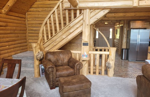 Oscoda House | Hidden Cove - Beauty on the Lake for Family Friendly Fun!