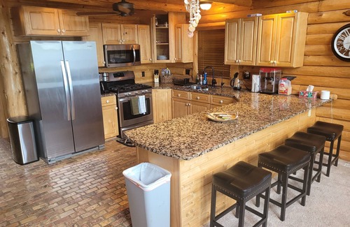 Oscoda House | Hidden Cove - Beauty on the Lake for Family Friendly Fun!