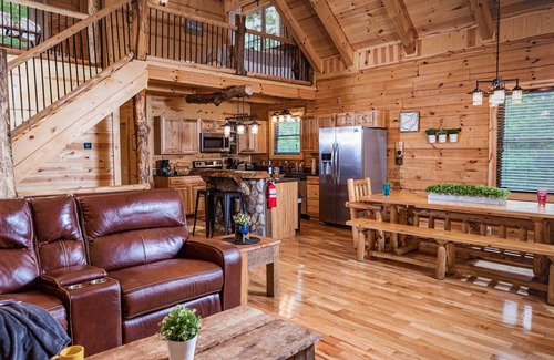 Creola Cabin | Hidden Creek Lodge by The Inn & Spa at Cedar Falls