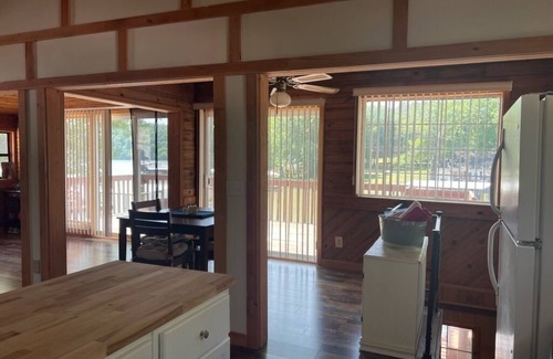 Stover House | Hidden, family-sized lakefront gem in a quiet cove.