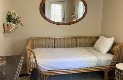 Wichita Apartment | Hidden Gem! 1-bedroom studio, WIFI and Parking.