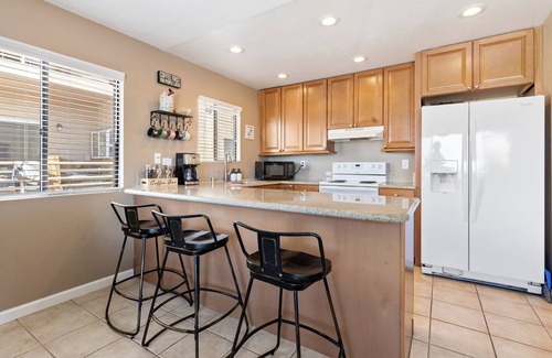 Point Loma Heights Apartment | Hidden Gem: 3Bed/3Ba Retreat w/Jacuzzi Point Loma AC/Parking