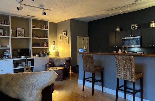 Martin Luther King Apartment | Hidden Gem Charming 2-bedroom apartment in delightful Lexington