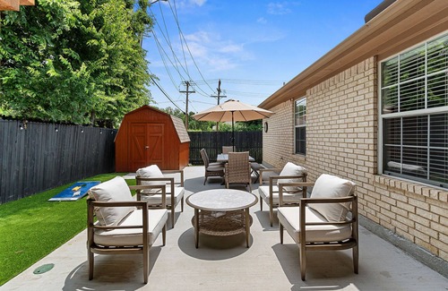 Watauga House | Hidden Gem in Fort Worth with Hot Tub & Mini Golf