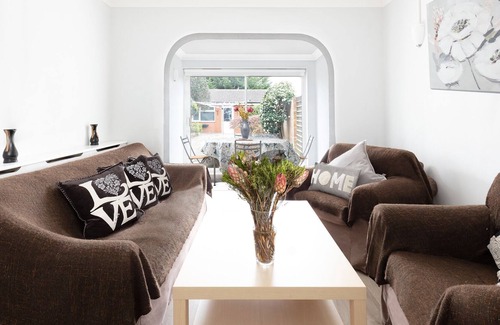 London Borough of Hounslow House | Hidden Gem Minutes from Heathrow Airport