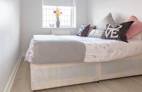 London Borough of Hounslow House | Hidden Gem Minutes from Heathrow Airport