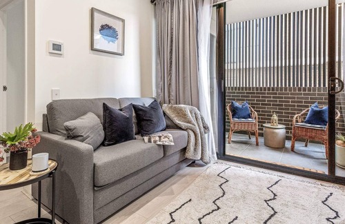 Wollongong CBD Apartment | Hidden Gem on Loftus