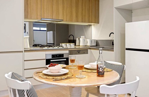 Wollongong CBD Apartment | Hidden Gem on Loftus